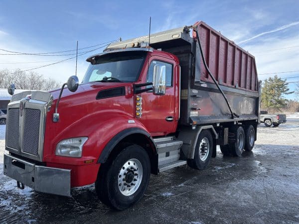 Kenworth T880 12-wheel dump truck, MX13, Eaton 18-speed transmission, lift axle, 345,000 km, Year: 2018, Stock #E1339A/10600