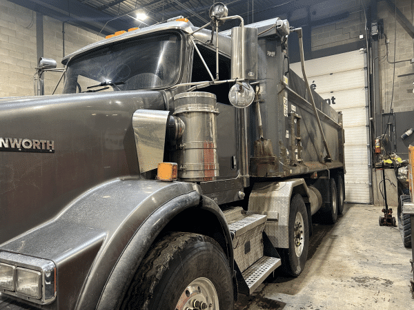 Kenworth T800 12-Wheel Automatic Dump Truck Year: 2020 - 303,735 km Stock#P1476/10601c