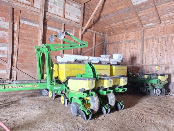 Planteur John Deere 1770 12 rangs semis direct, vis d'engrais, vaccum, moniteur track 250, ressort 400lbs, tasse résidu - Stock#d10814a