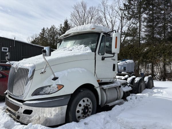 International Prostar 10-wheel day cab truck - 10-speed transmission - 1,080,100 km - 2010 - Stock# E1348A/10654