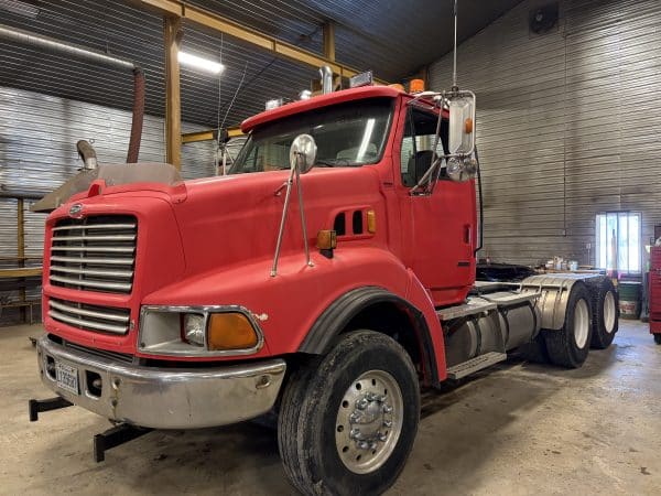Camion 10 roues daycab Sterling STE transmission eaton 18 vitesses Moteur cat 3406-Année:1999-614800km-Stock#E1354A/10681