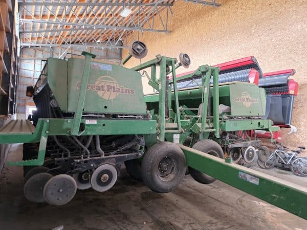 Great Plains 2600 drill, 26 ft at 7.5 in, small-seed box, scale, marker -Stock #d10893a