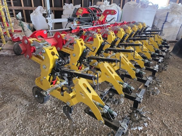 Sarcleur APV HS6008 M1 8 rangs avec caméra claas -Année:2004 - Stock#d10920l