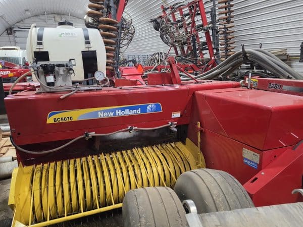 Presse à petite balle BC 5070 lance-balle (état neuve 60 acres) - Année:2019 - Stock#d10978c