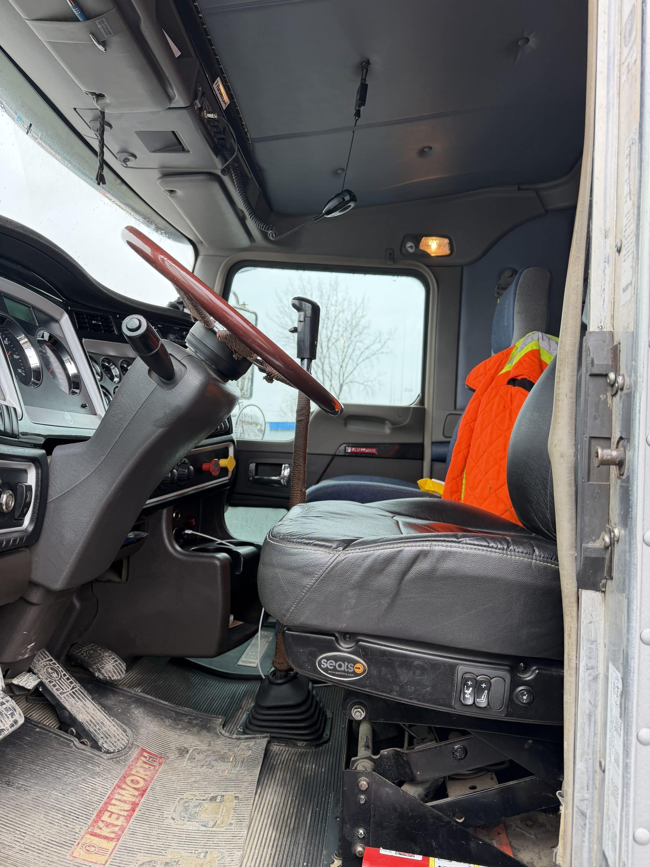Kenworth T800 12-wheel dump truck Year: 2019 - 438,569 km - Stock #P1503/10854 - Image 10