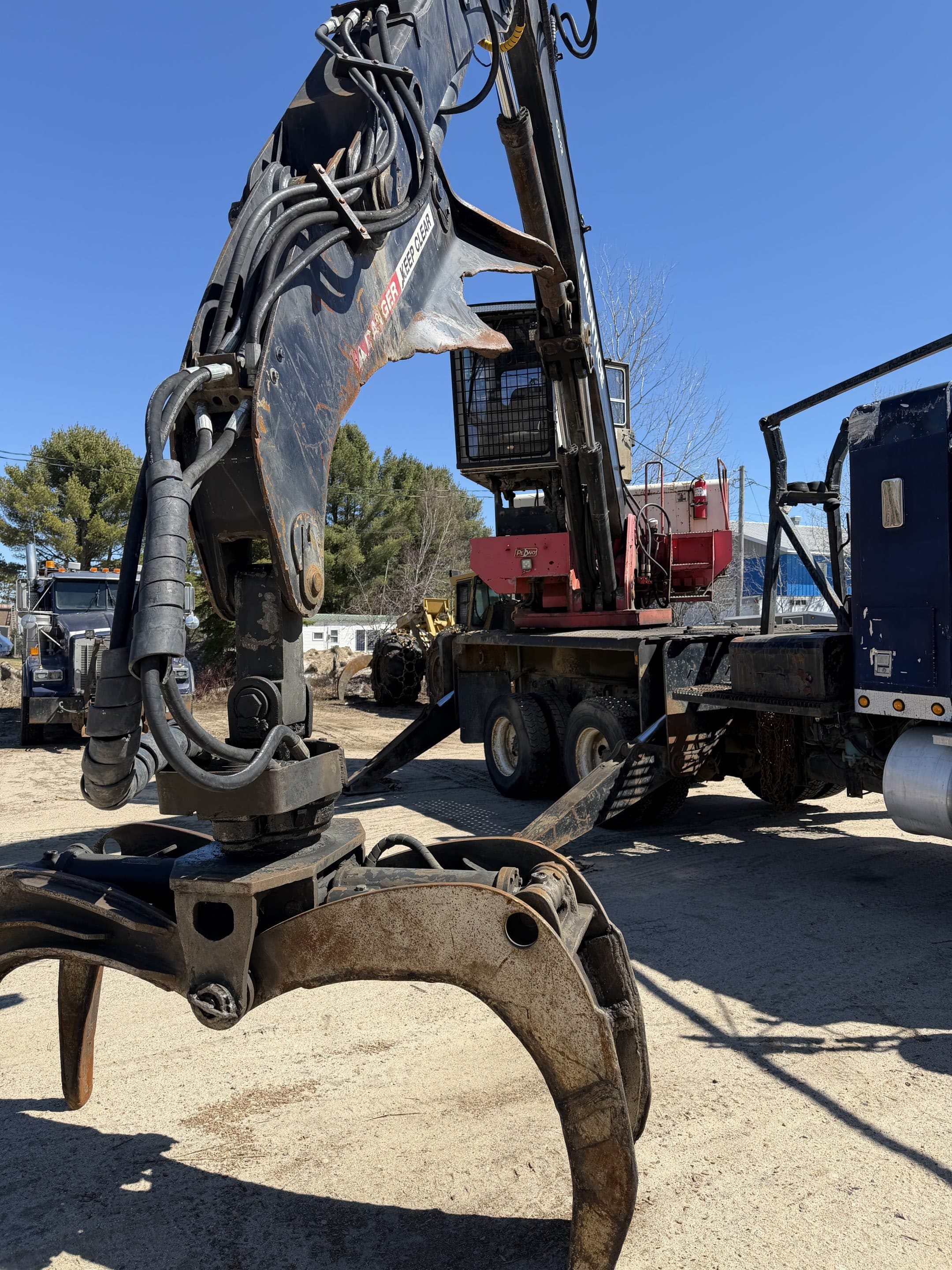 Prentice 384 Log Loader, Year: 2004, 19,662 hours, new engine, Stock #P1515/10959 - Image 6
