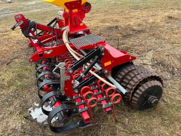 Rouleau SMS 4 mètres avec planche hydraulique et semoir APV 300 Année:2021 - Stock#d10381b