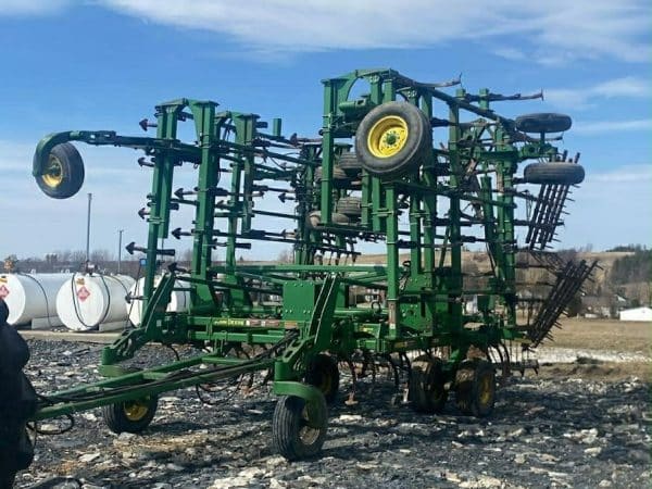 Cultivateur John Deere 2210 44.5 pi 5 rangées herse  frame de 12 pi - Stock#d7011s