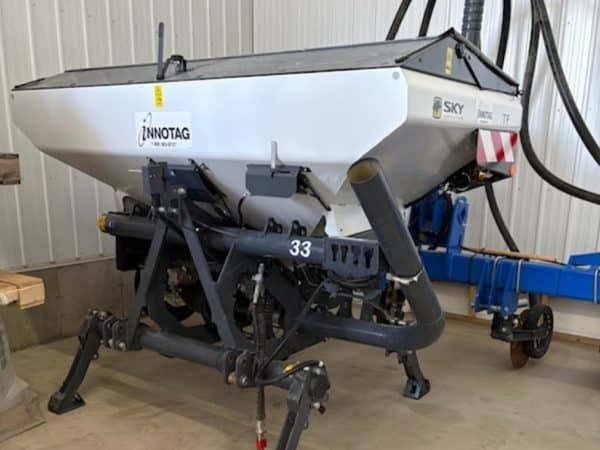 Applicateur d'engrais SKY TF frontal avec tool bar de 8 rangs avec disque Aulari - État 9.9/10 -Stock#d10198d