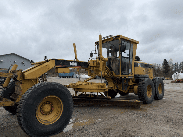 Niveleuse Cat 140H Année:2004 -14330 heures avec poteau pour aile de côté Stock#P1517/10987c