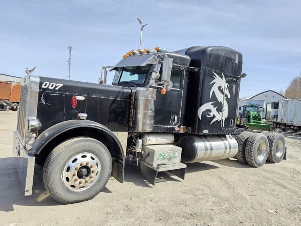 Peterbilt 389 sleeper truck - Year: 2005 - 894,055 km - Stock #d11009c