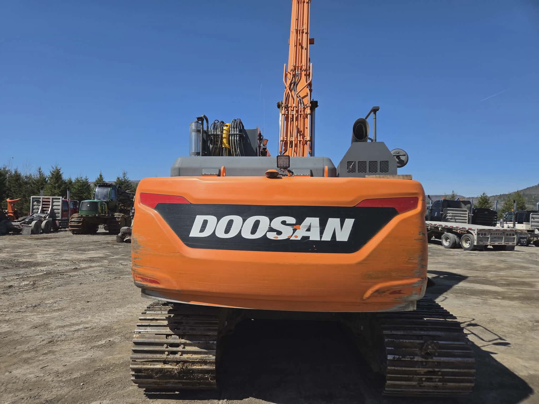 Chargeuse à bois sur chenille Doosan DX 225 MH avec clam et cabine qui se lève-7575HRS-Année 2020-Stock #S2553A/10992 – Image 3