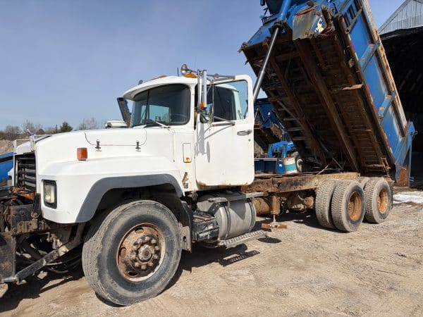 Camion Charrie Mack moteur Mack transmission allisson-Année:2003-350000km-Stock#E1404A/11084