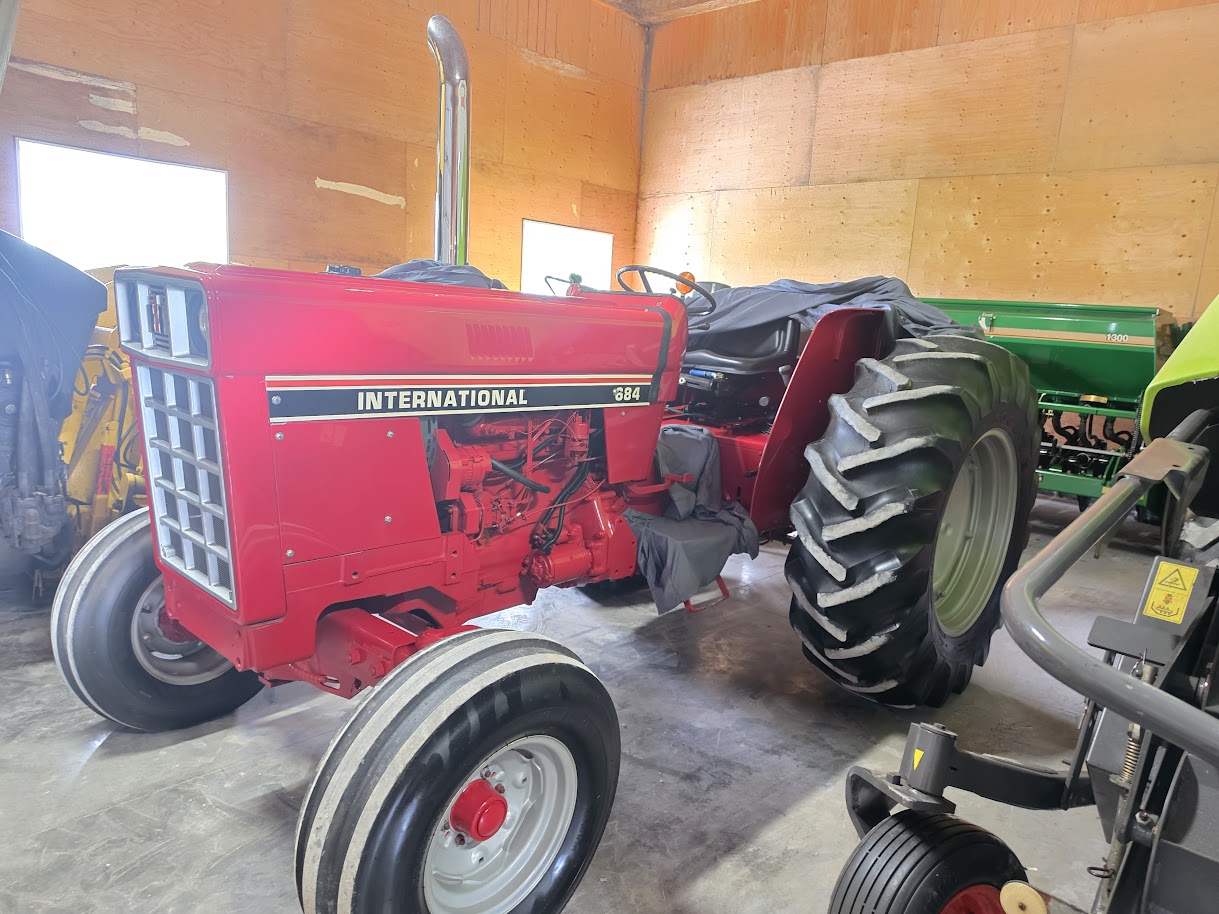 Tracteur INTERNATIONAL  684 (original) - 3500hrs - Stock#d11231b