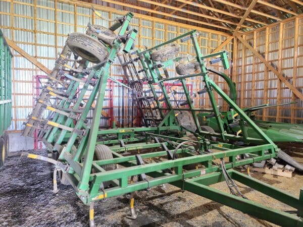 Cultivateur John Deere 960 30 pi avec peigne et rouleau Jober Stock#d11235a