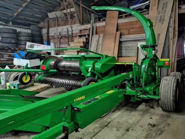 Recherche fourragère John Deere 3975 ou New holland fp240
